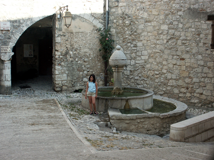 2004-07 Lucéram 026.jpg - DCF 1.0